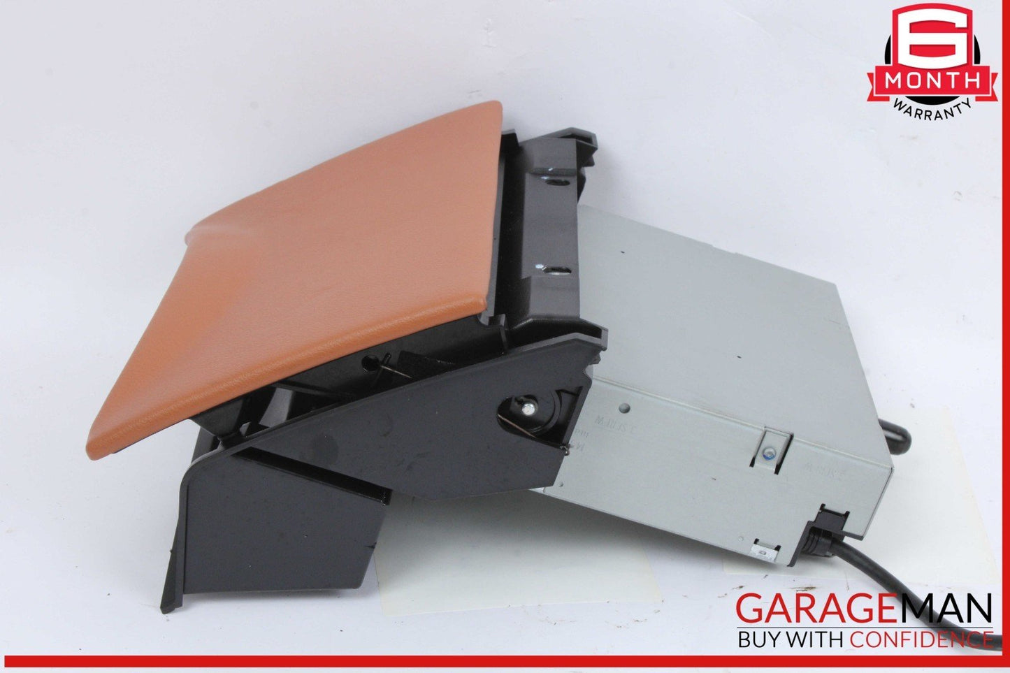 02-08 Maserati Quattroporte M139 CD Changer 5 Disk Player w/ Trim OEM