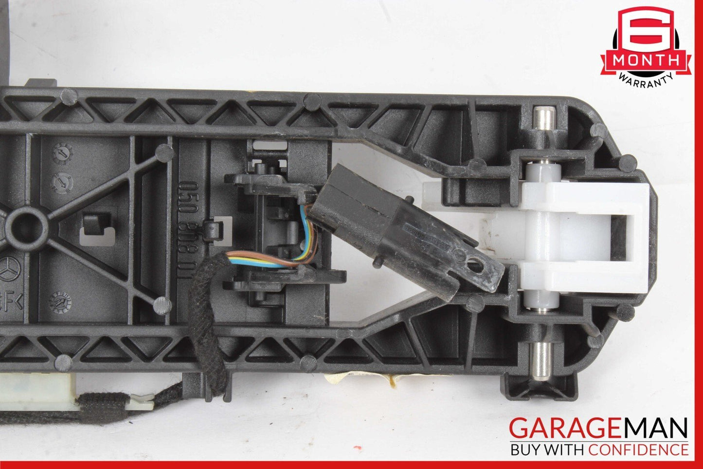 14-19 Mercedes Benz X156 GLA250 Right Side Door Handle Bracket 2047602734