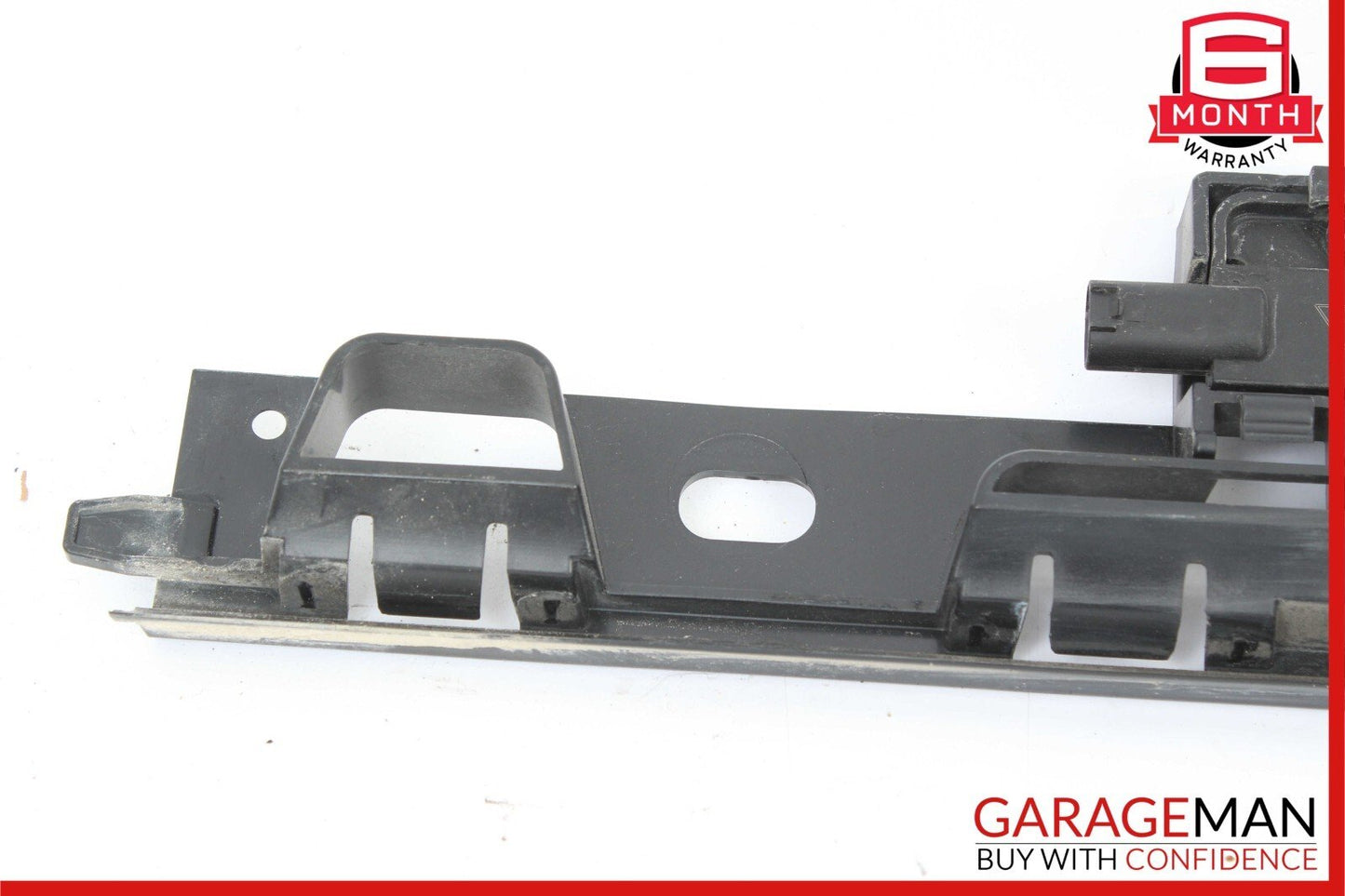 15-23 Porsche Macan S 95 Rear Right Sideskirt Rocker Molding Bracket 95B853538