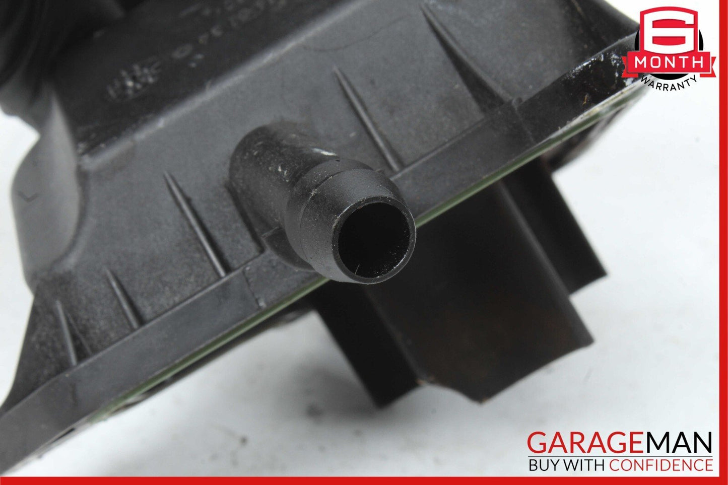 06-13 Mercedes GLK350 C300 E350 Engine Oil Separator Cover 2720160134