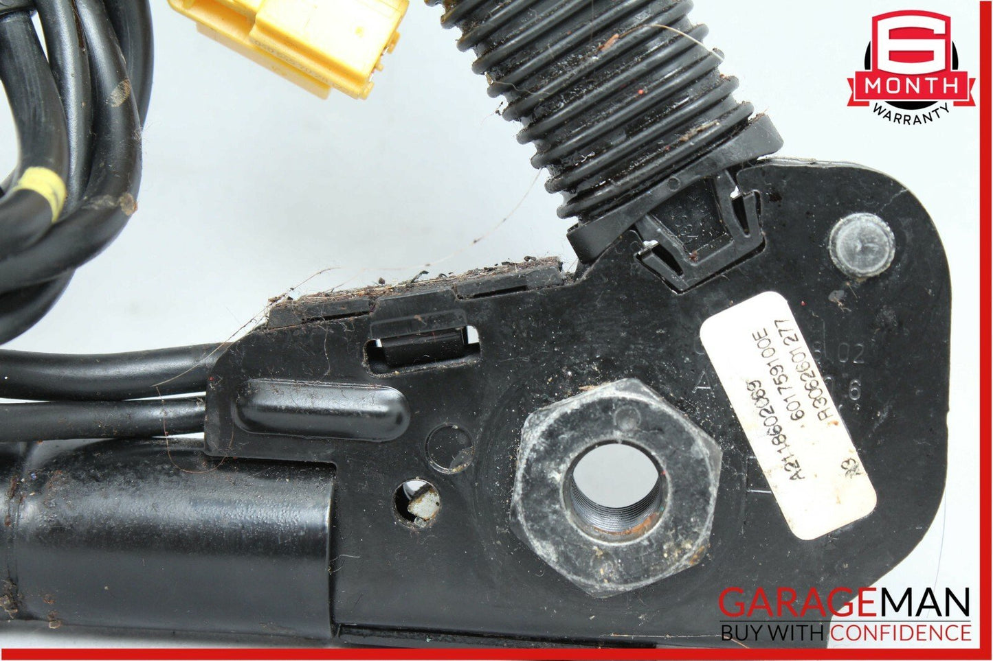 07-09 Mercedes W211 E350 CLS550 Front Right Seatbelt Seat Belt Receiver Buckle