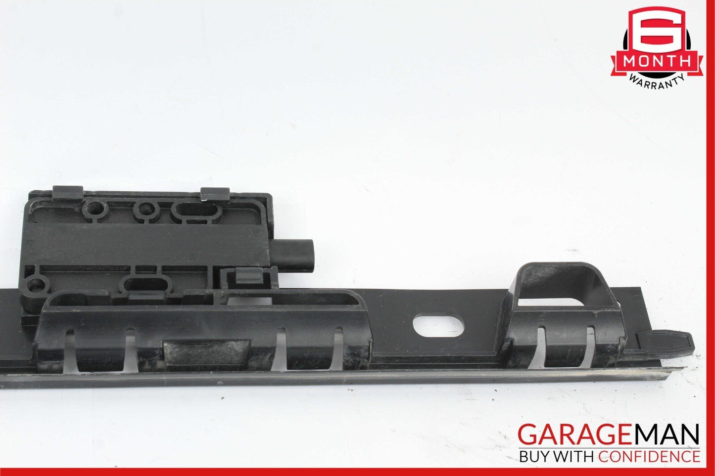 15-23 Porsche Macan S 95 Rear Left Sideskirt Rocker Molding Bracket 95B853537