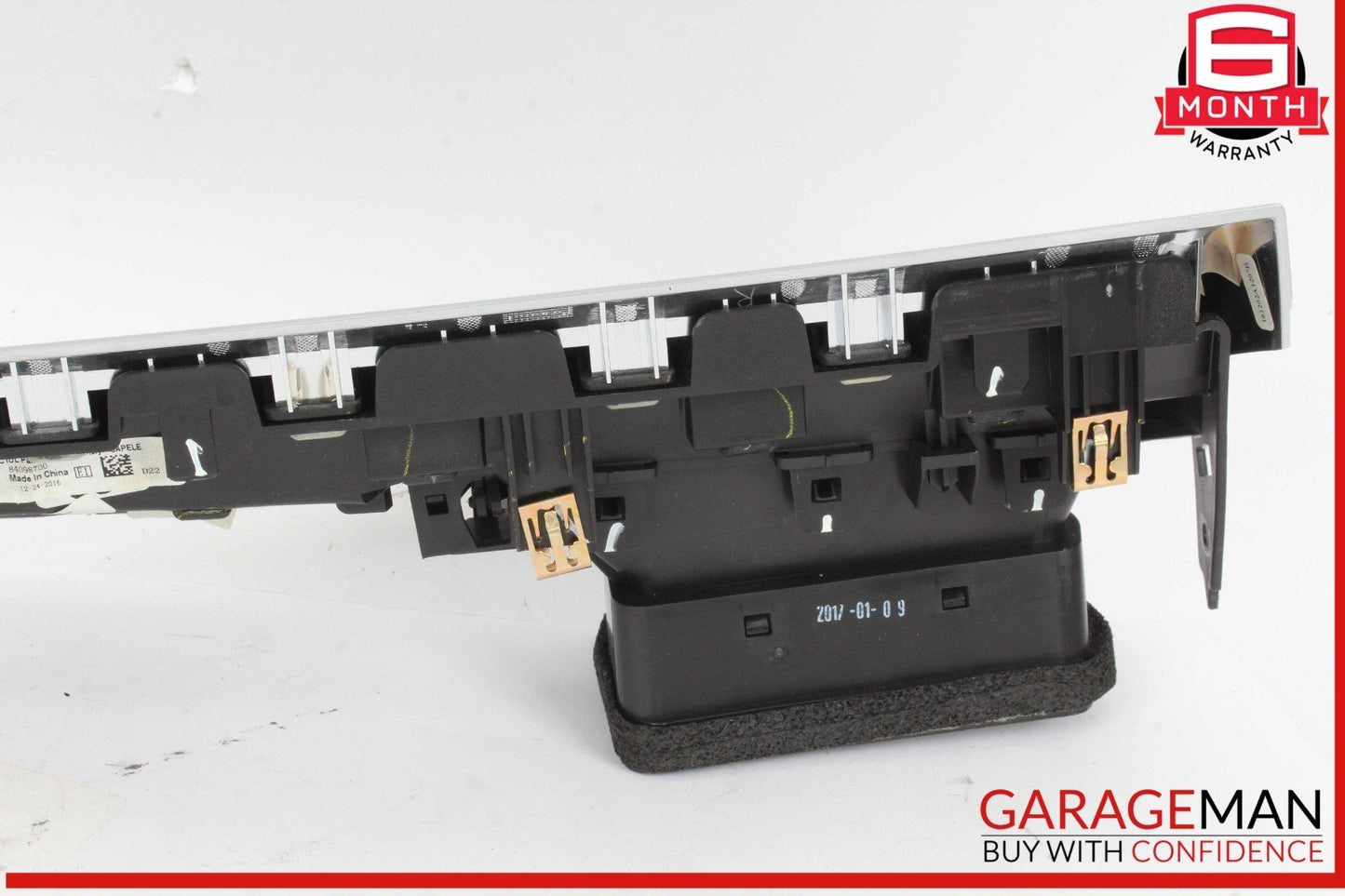 17-20 Cadillac XT5 Front Right Side Dash Trim Bezel Panel w/ AC Air Vent OEM
