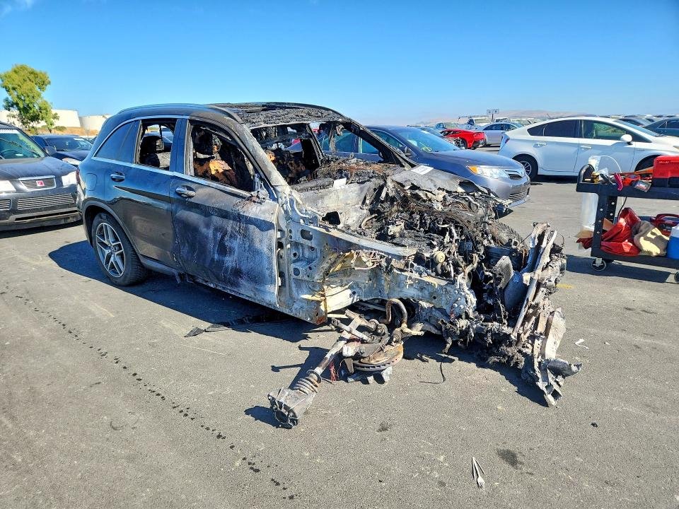 Parting Out- 2018 Mercedes-Benz GLC300- 200 200