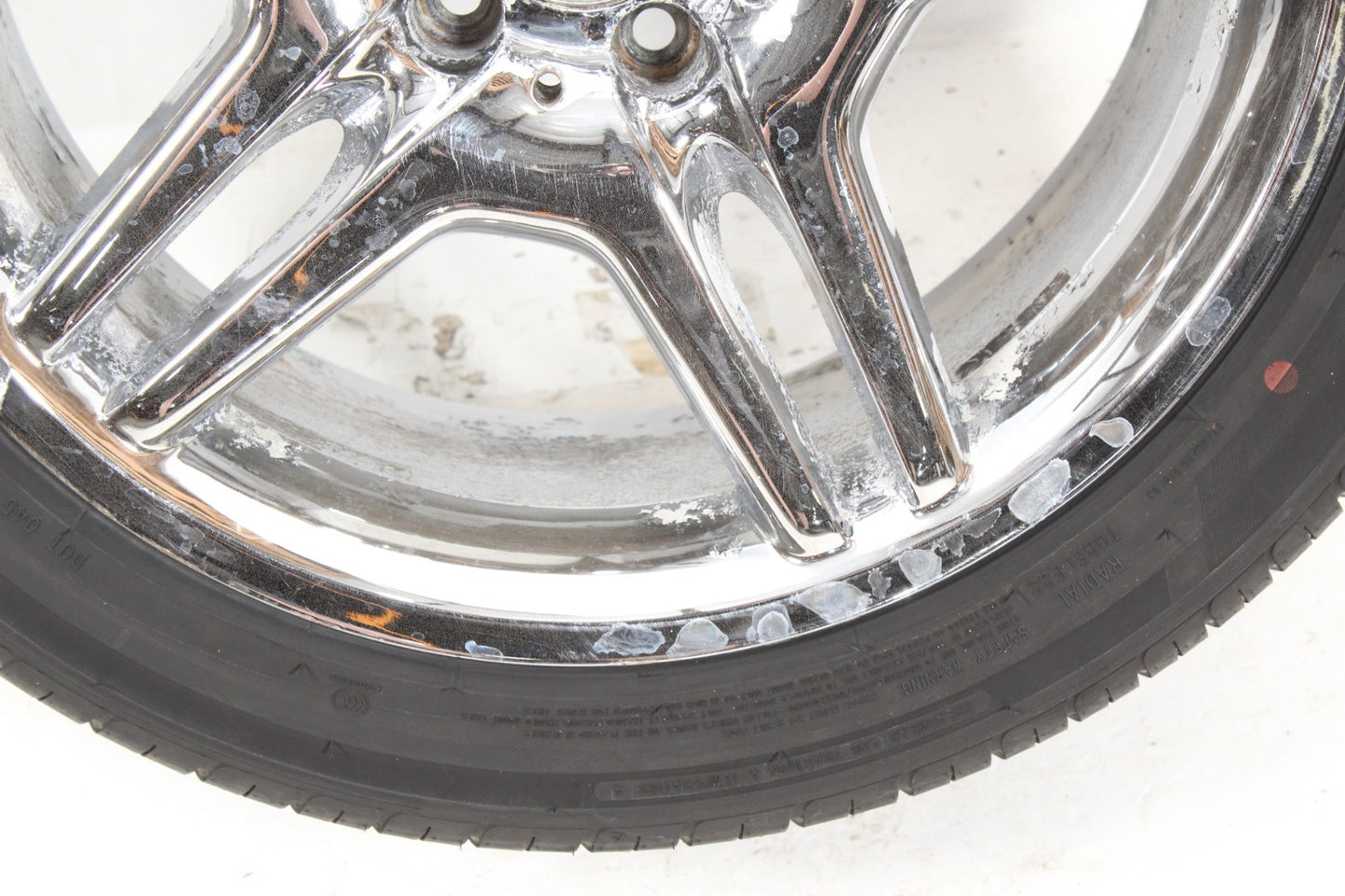 2003-2012 Mercedes-Benz SL500 R230 Wheel Rim w/ Tire 2304012802