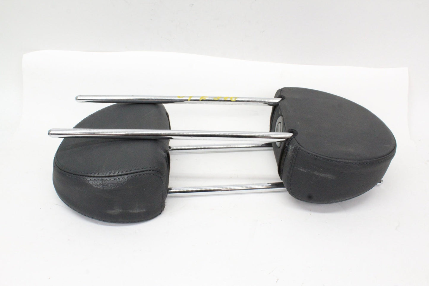 2003 - 2009 Mercedes-Benz E320 W211  Front Left or Right Side Head Rest 2119701978 Genuine