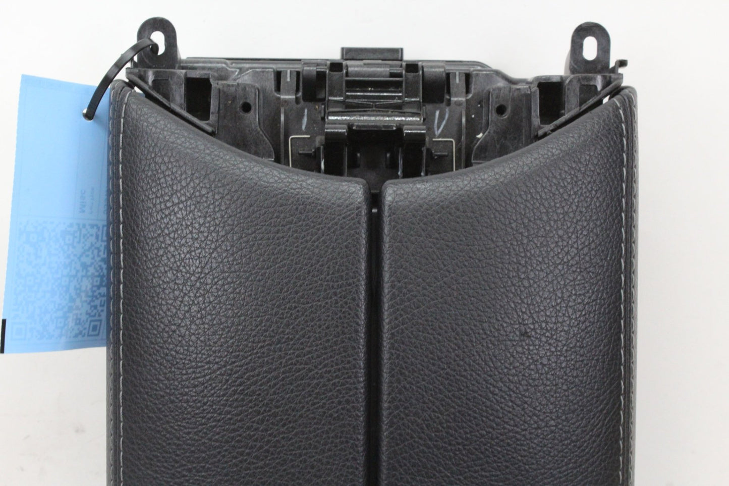 2015-2020 Mercedes-Benz C300 W205 Front Center Console Arm Rest Armrest OEM