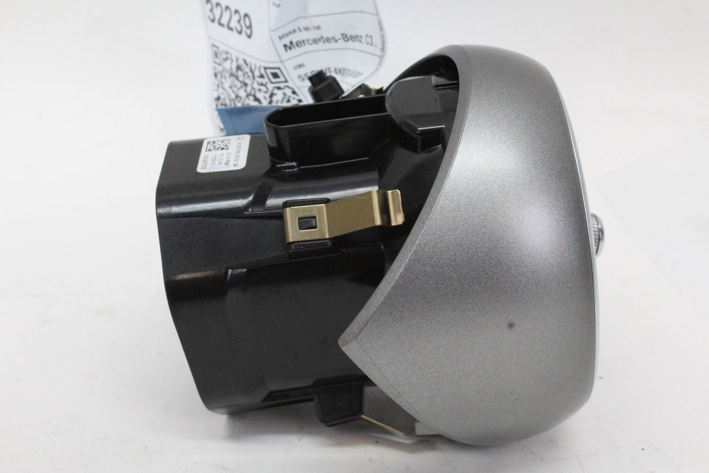 2015-2020 Mercedes C300 W205 Left Dash Air Vent 2058303900