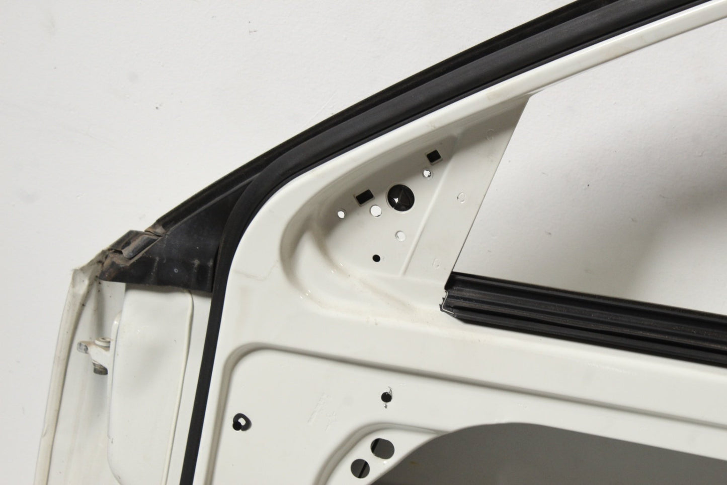 2008-2014 Mercedes-Benz C300 W204 Front Right  Door Shell 2047220210 OEM