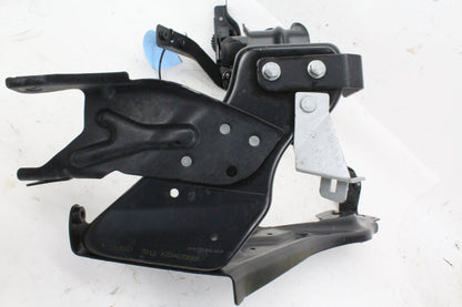 2008-2014 Mercedes-Benz C300 W204 Front Left Head Light Bracket 2046200191 OEM