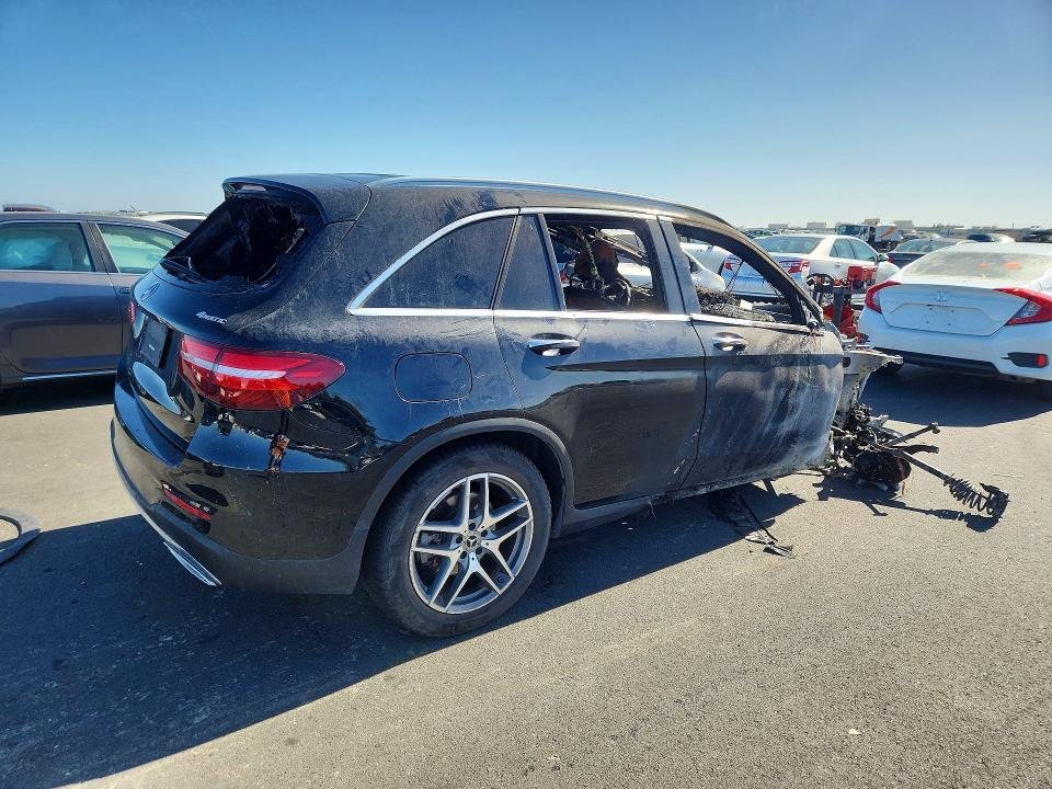 Parting Out- 2018 Mercedes-Benz GLC300- 200 200