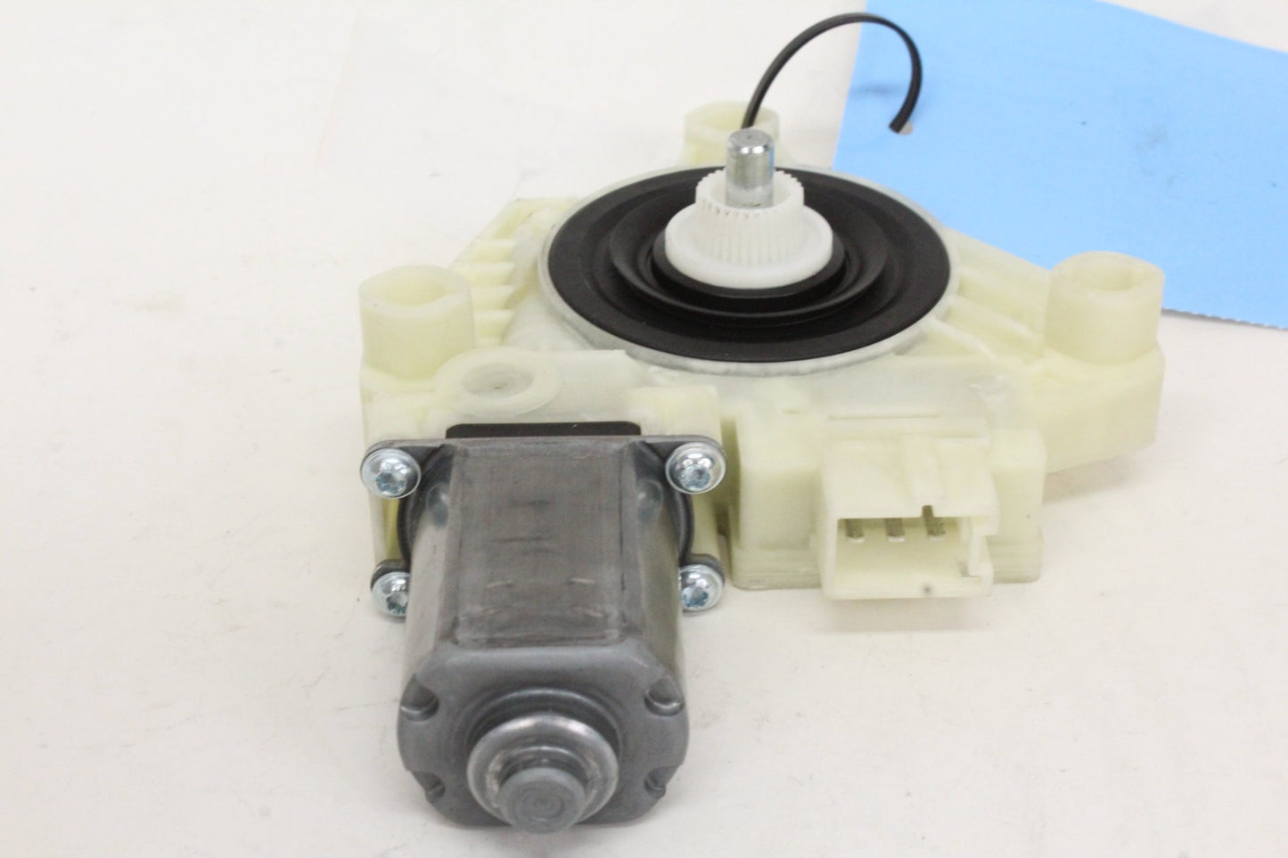 2015-2020 Mercedes C300 W205 Front Left Window Regulator Motor 2059060013