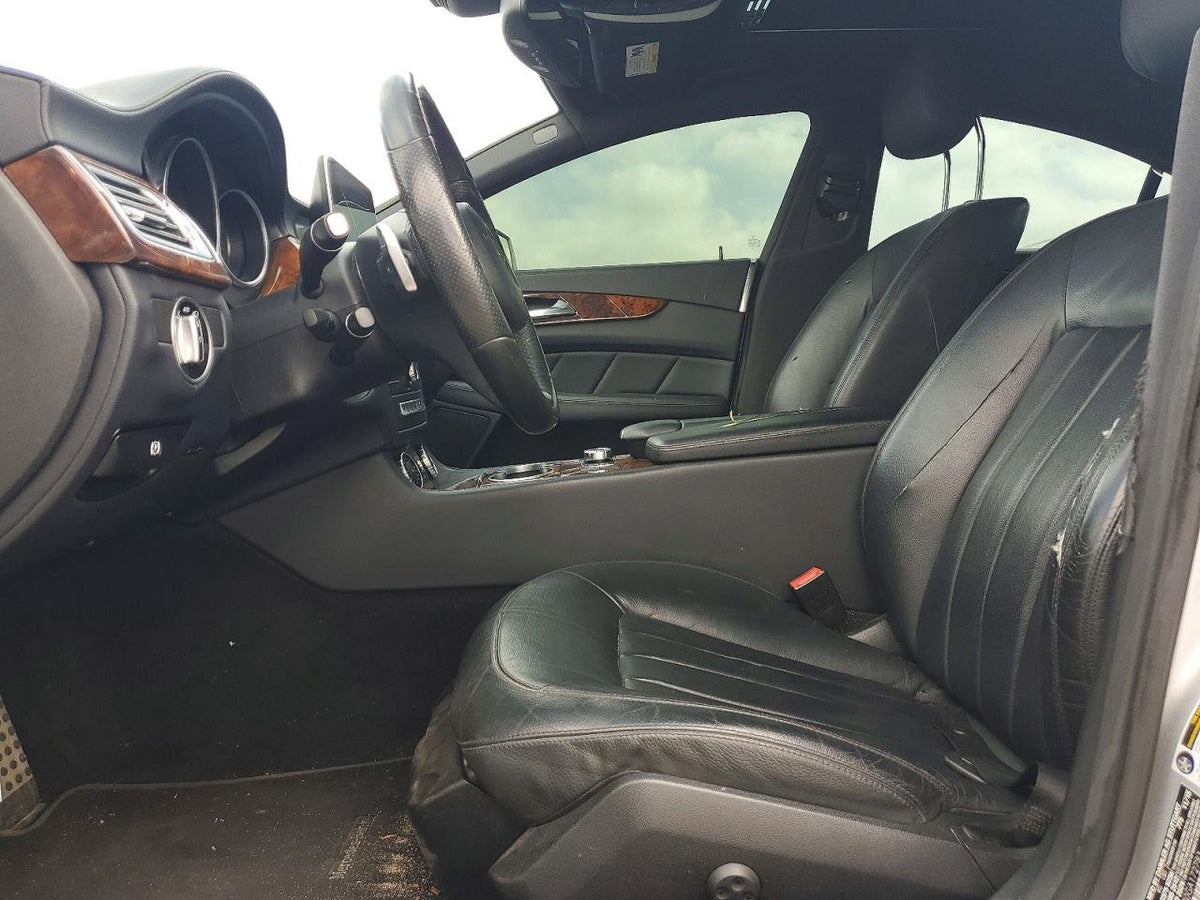 Parting Out- 2016 Mercedes-Benz CLS550 W218- 284