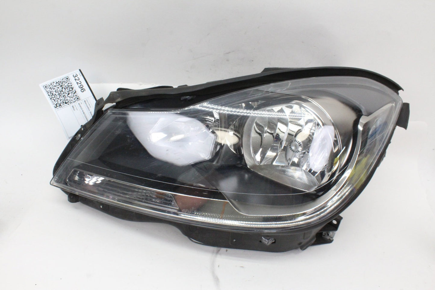 2012-2015 Mercedes C250 W204 Left Halogen Headlight Lamp 2048209959