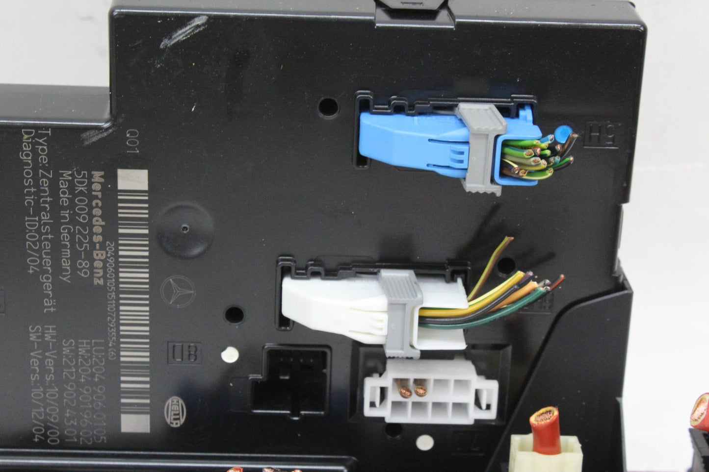 10-14 Mercedes-Benz C250 CDI W204 Rear Fuse Relay Box Module 2049060105
