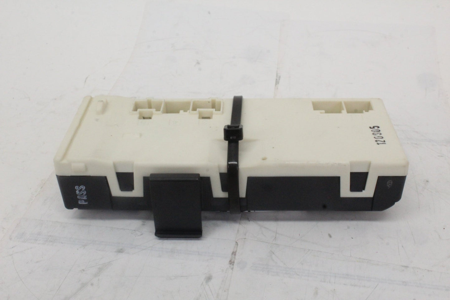 2007-2014 Mercedes S550 W221 Trunk Release Remote Module 2218703995 OEM