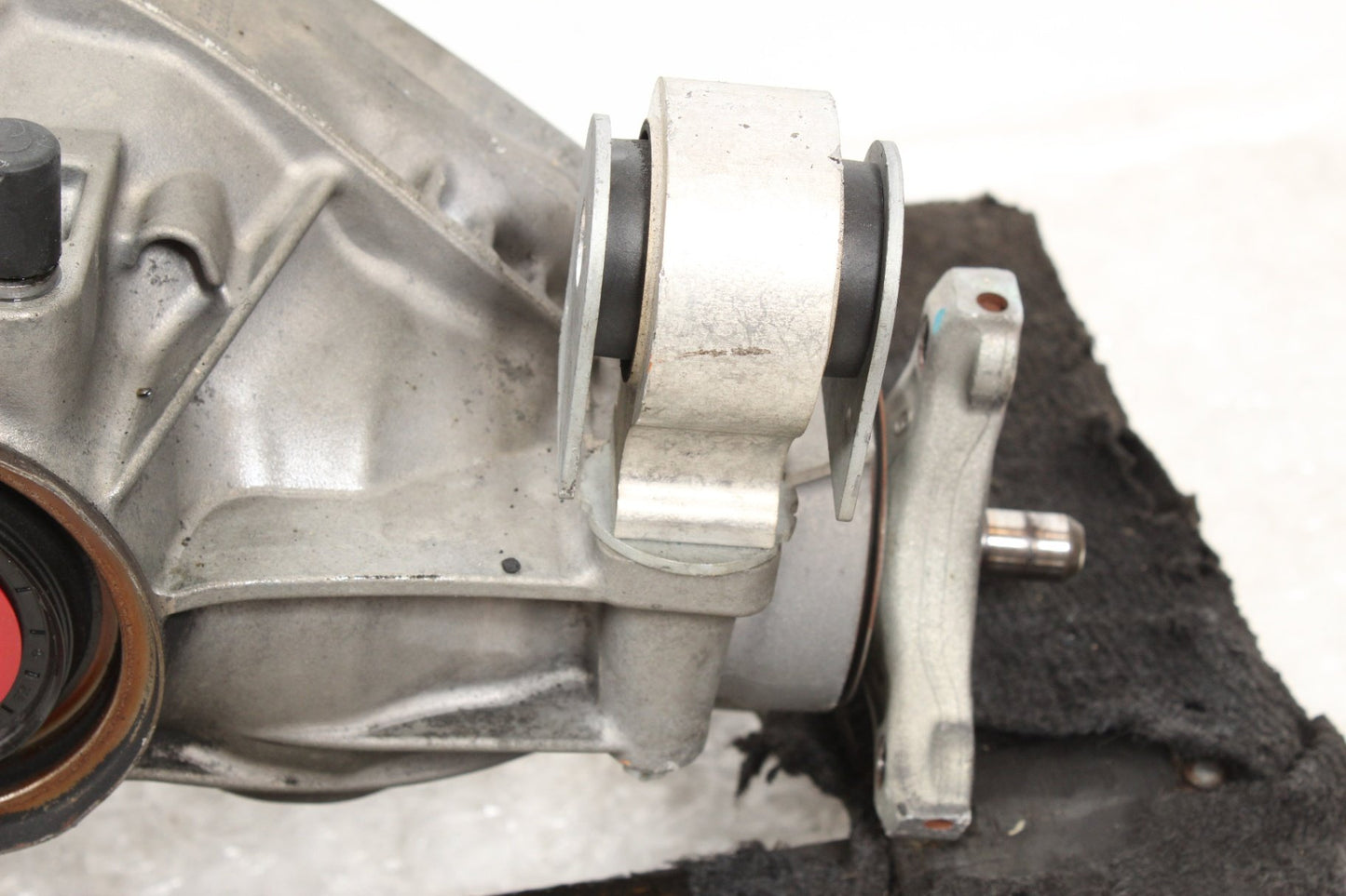 2015-2016 Mercedes-Benz C300 CDI AWD Rear Differential Diff Axle Carrier OEM