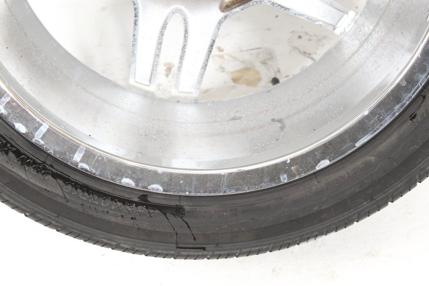 2002-2012 Mercedes-Benz SL500 R230 Wheel Rim w/ Tire 2304012802