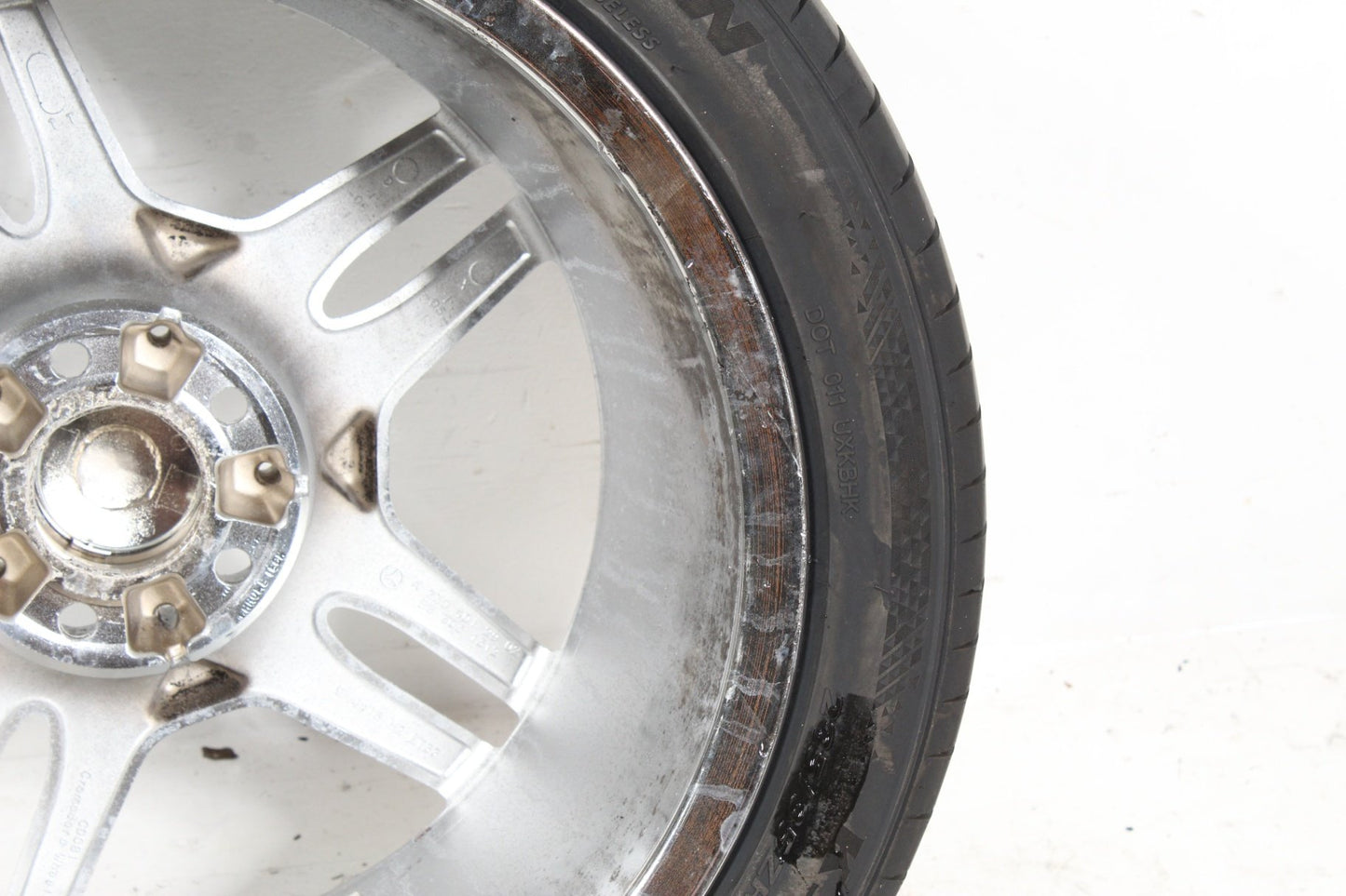 2003-2012 Mercedes-Benz SL500 R230 Wheel Rim w/ Tire 2304012902