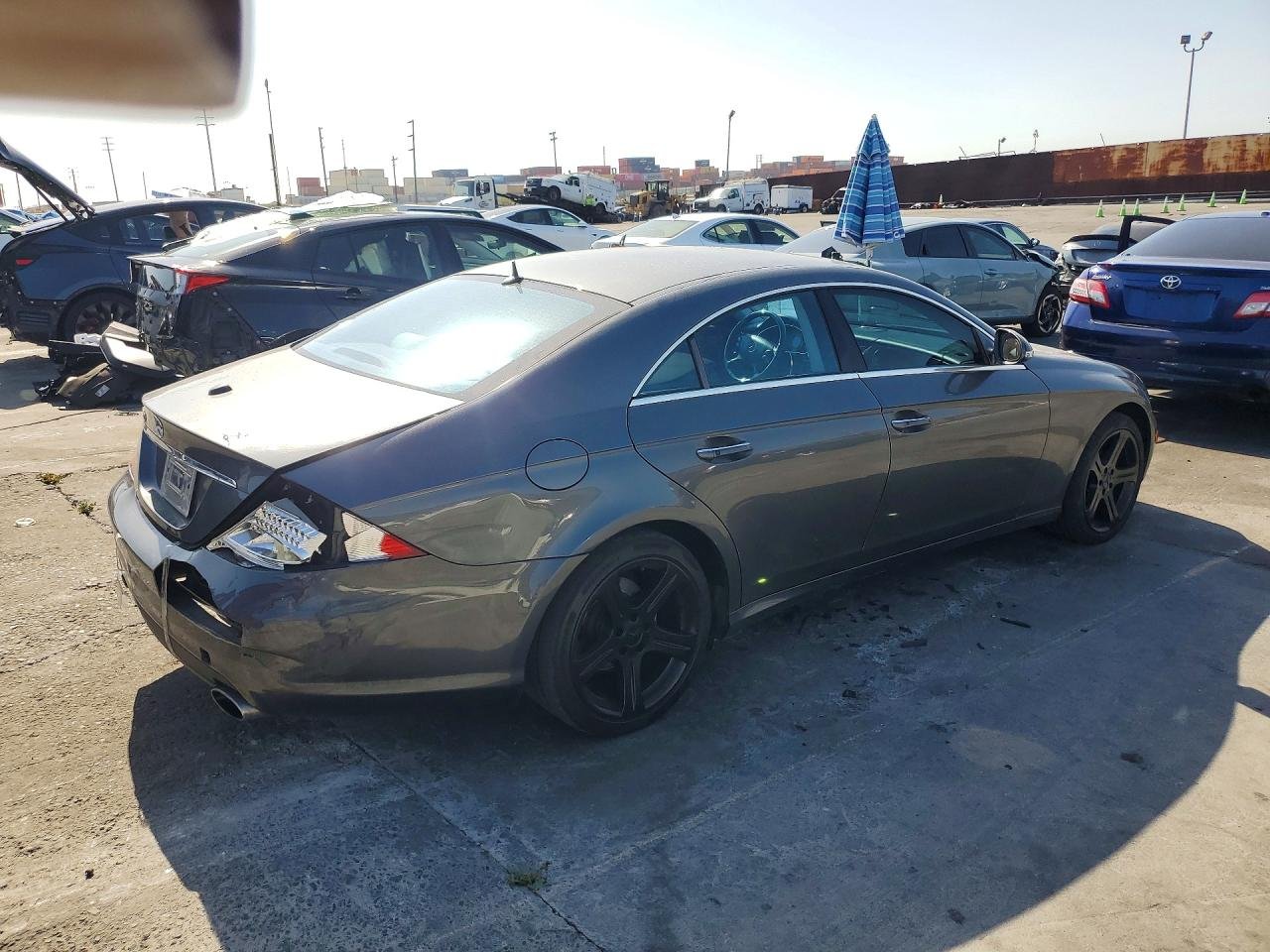 Parting Out- Mercedes-Benz CLS500 W219- 101