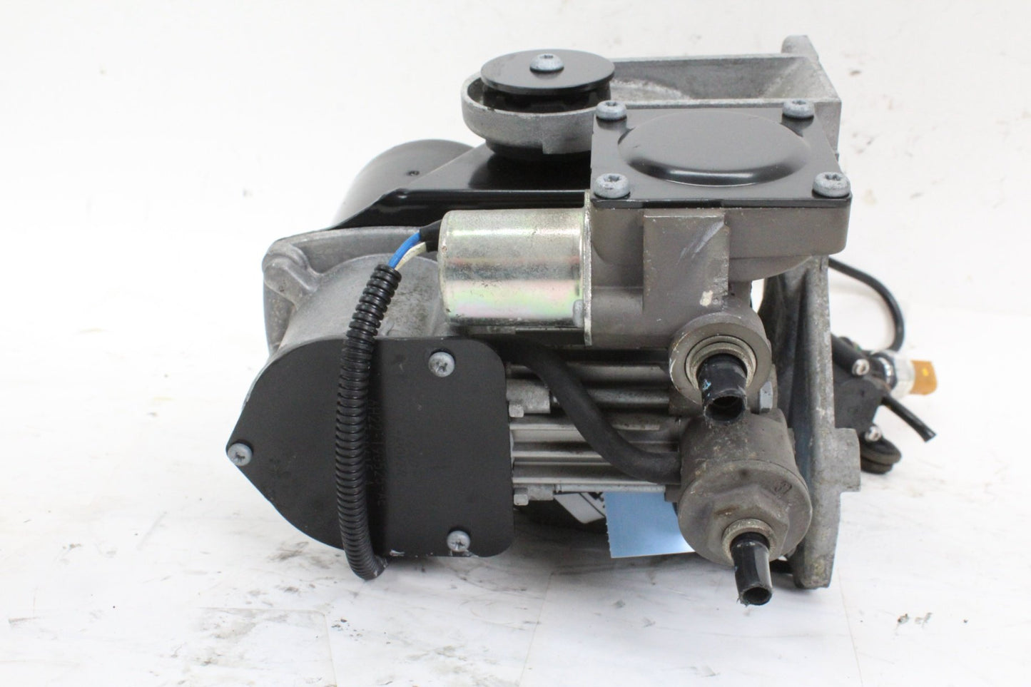 2011-2012 Land Rover LR4 Suspension Air Ride Leveling Pump BH3219G525DB OEM