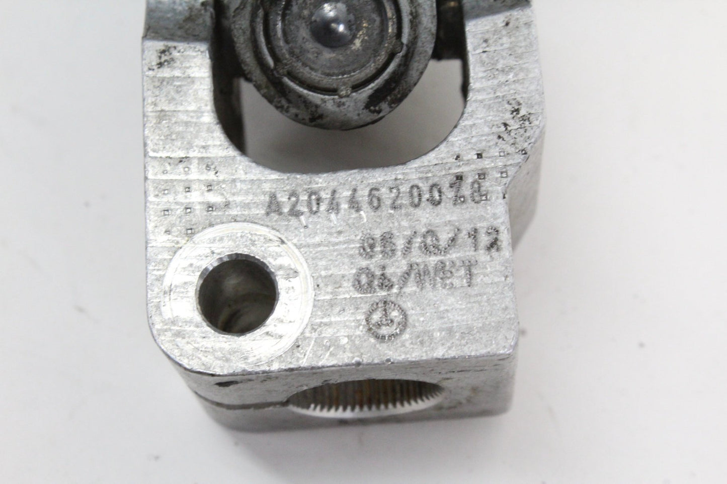 2012 - 2015 Mercedes-Benz C250 W204  Power Steering Shaft 2044620078 Genuine