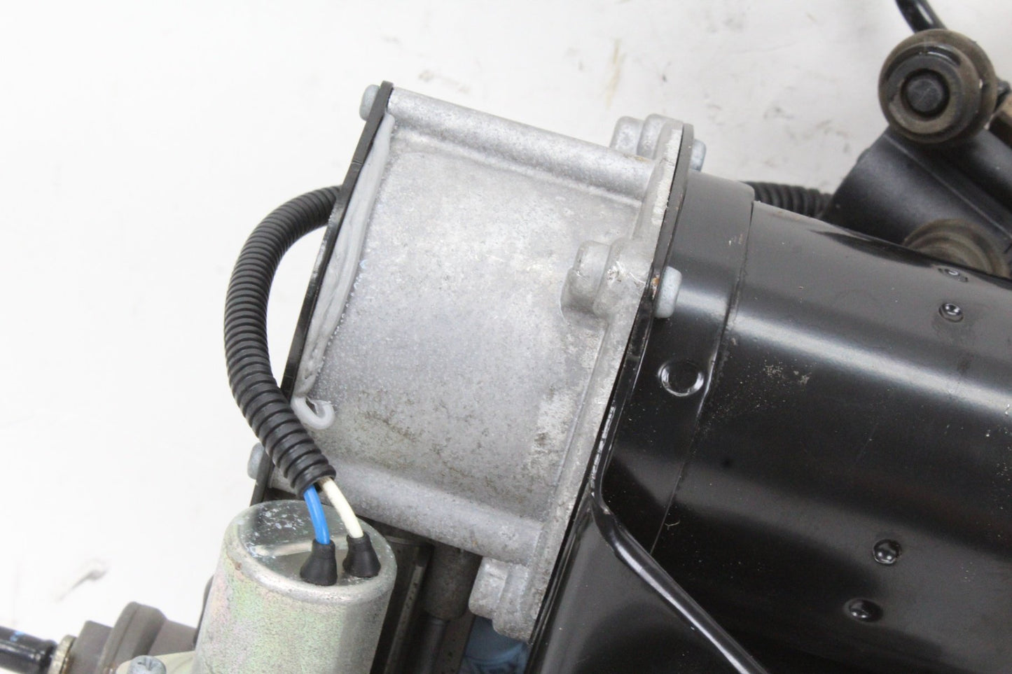 2011-2012 Land Rover LR4 Suspension Air Ride Leveling Pump BH3219G525DB OEM