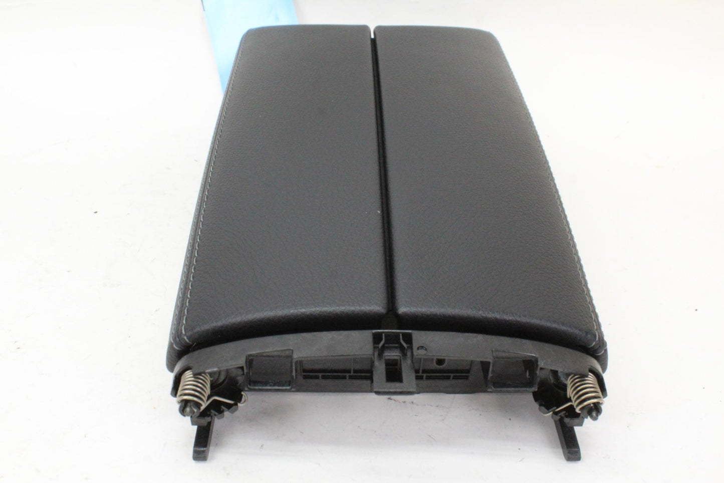 2015-2020 Mercedes-Benz C300 W205 Front Center Console Arm Rest Armrest OEM