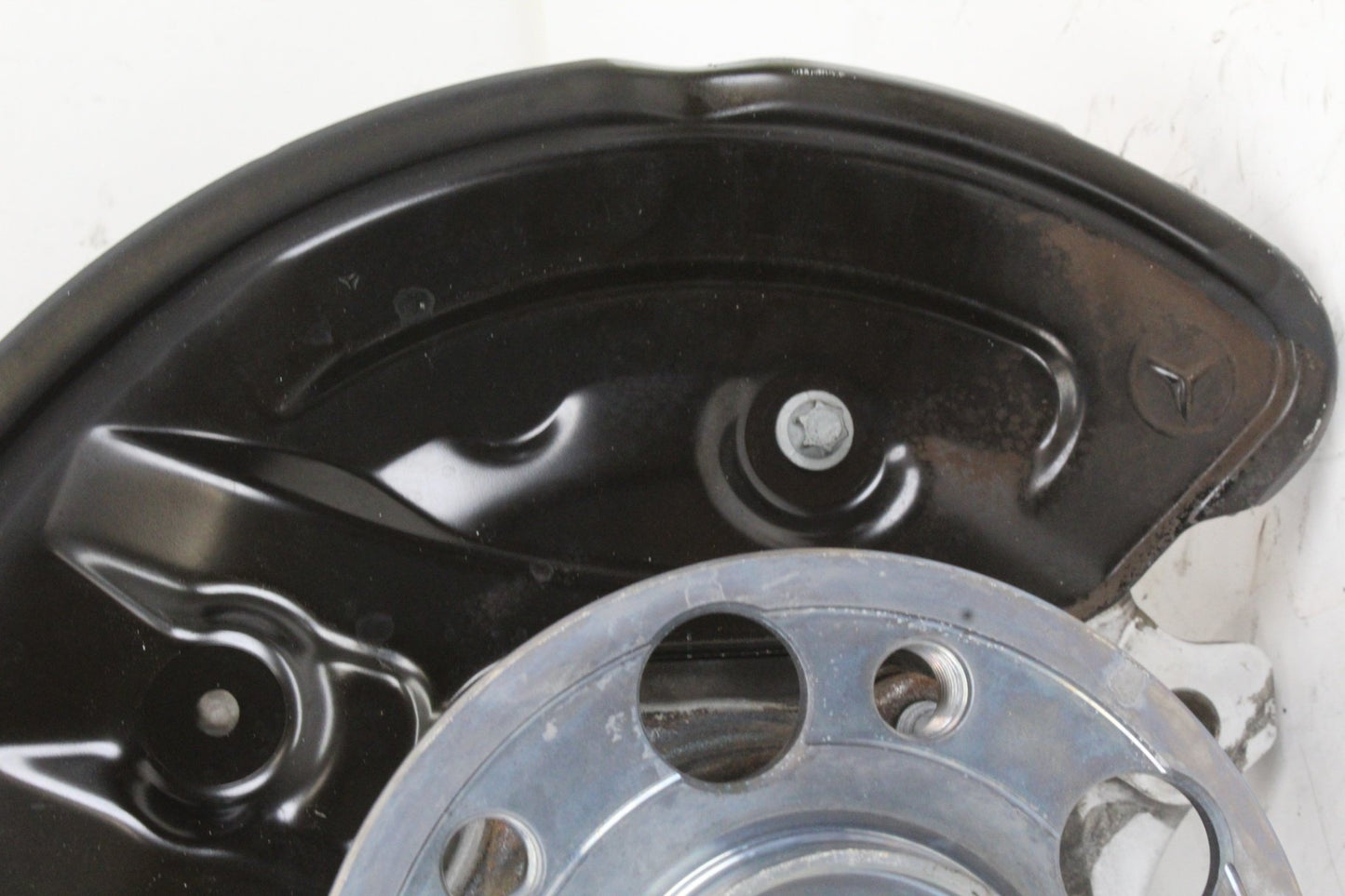 2015-2020 Mercedes-Benz C300 W205 Rear Left Spindle Knuckle Wheel Hub 2055467380