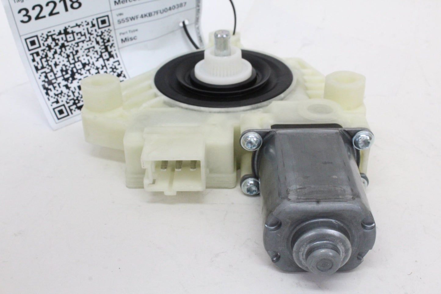 2015-2020 Mercedes-Benz C300 Front Right Window Regulator Motor 2059060113 OEM