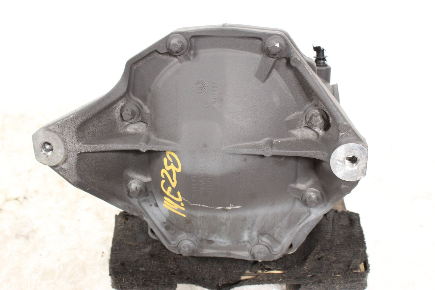 10-18 Mercedes W212 E250 CLS550 Rear Differential Diff Axle Carrier 2.47 OEM
