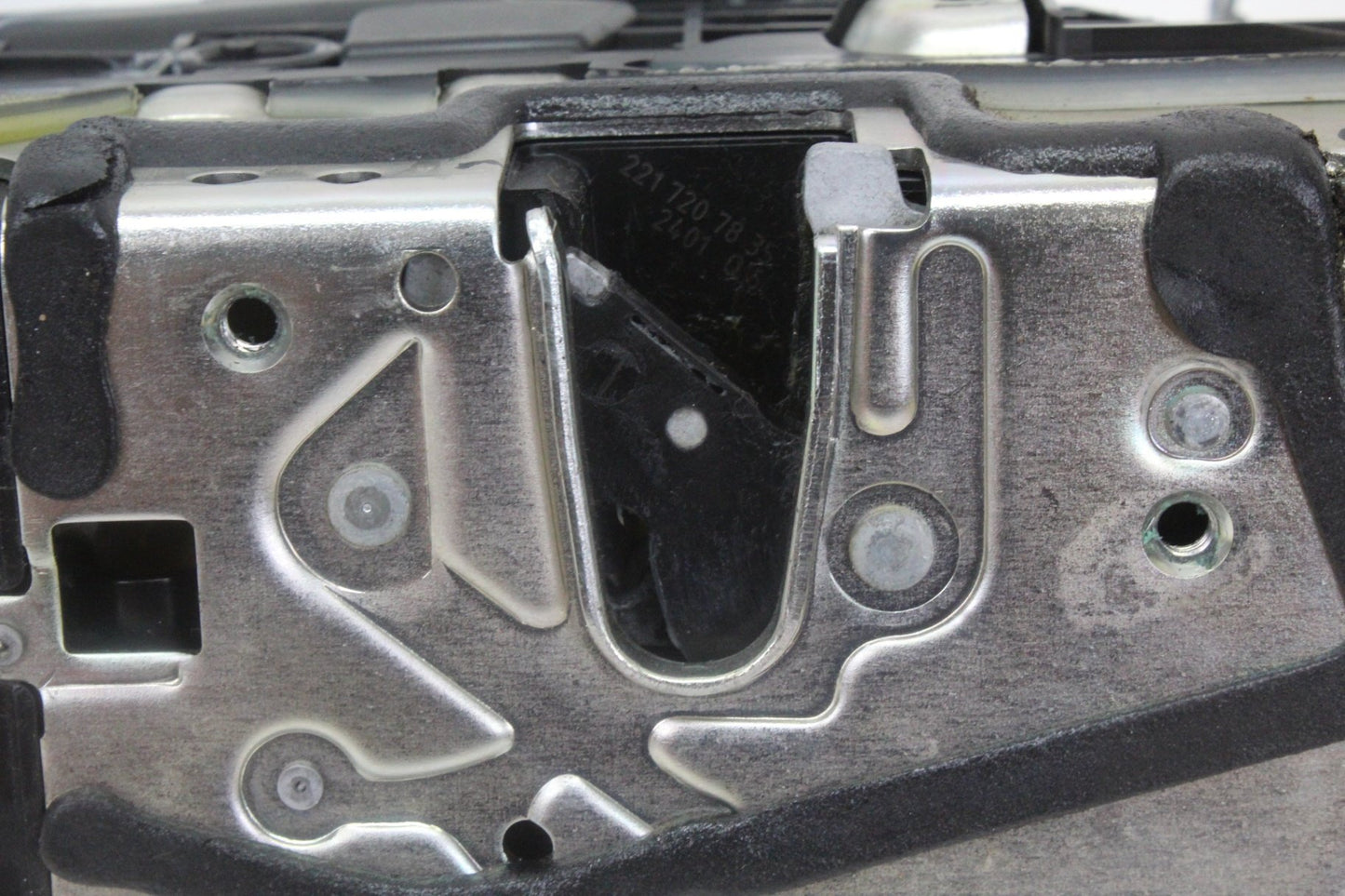 2007-2014 Mercedes-Benz S550 W221 Right Front Door Lock Actuator 2217207835