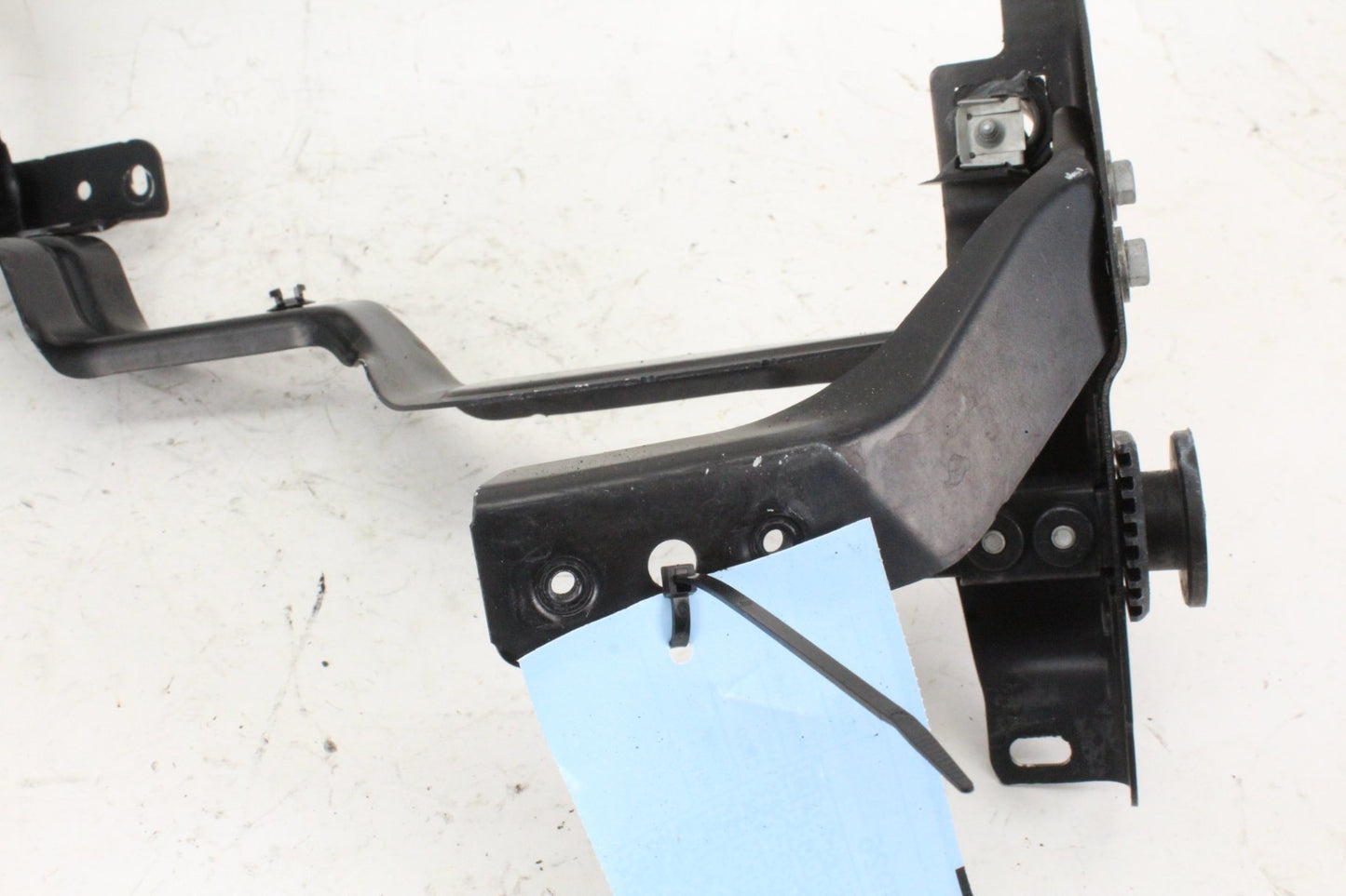 2008-2014 Mercedes-Benz C300 W204 Front Left Head Light Bracket 2046200191 OEM