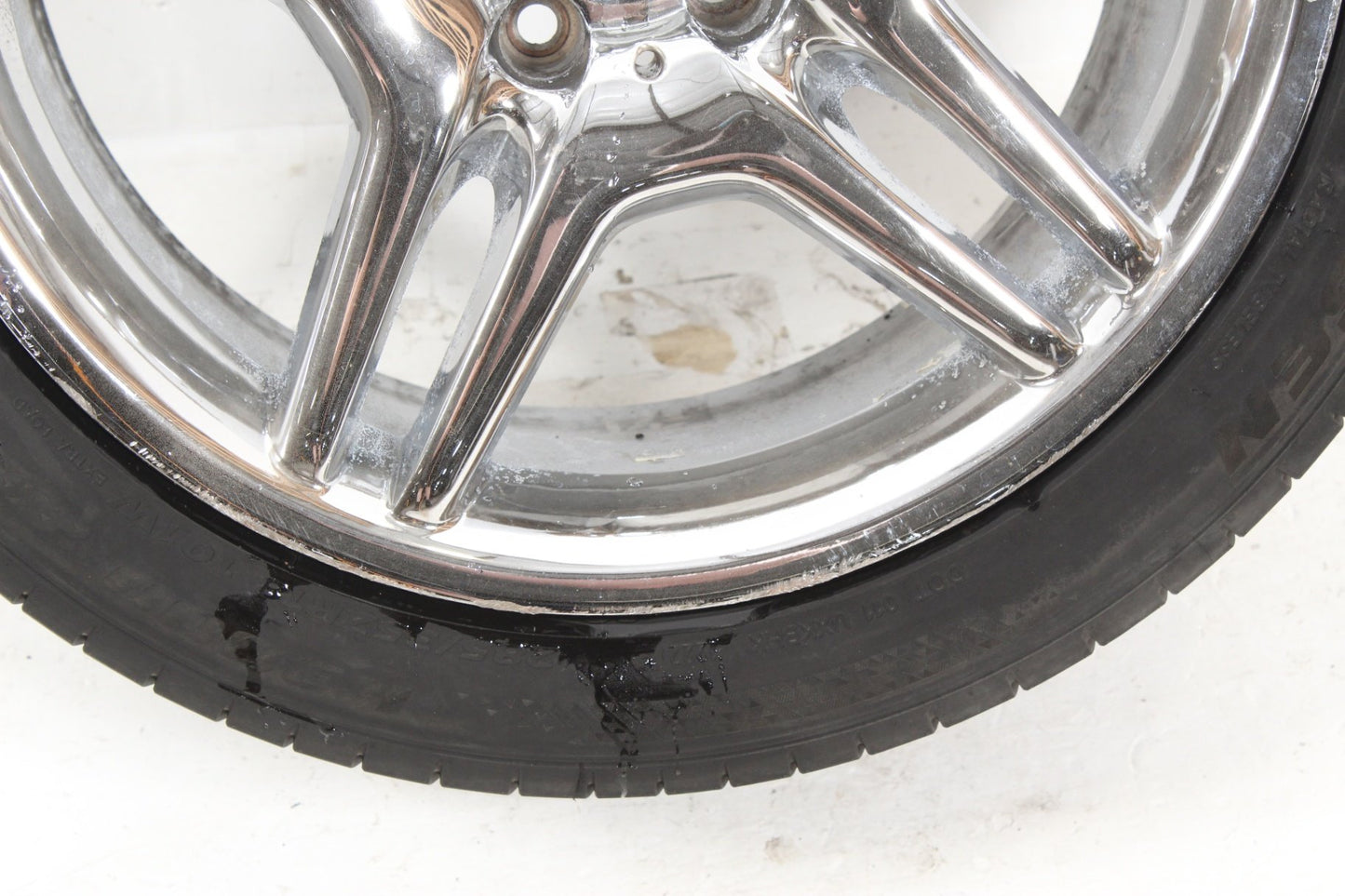 2003-2012 Mercedes-Benz SL500 R230 Wheel Rim w/ Tire 2304012902