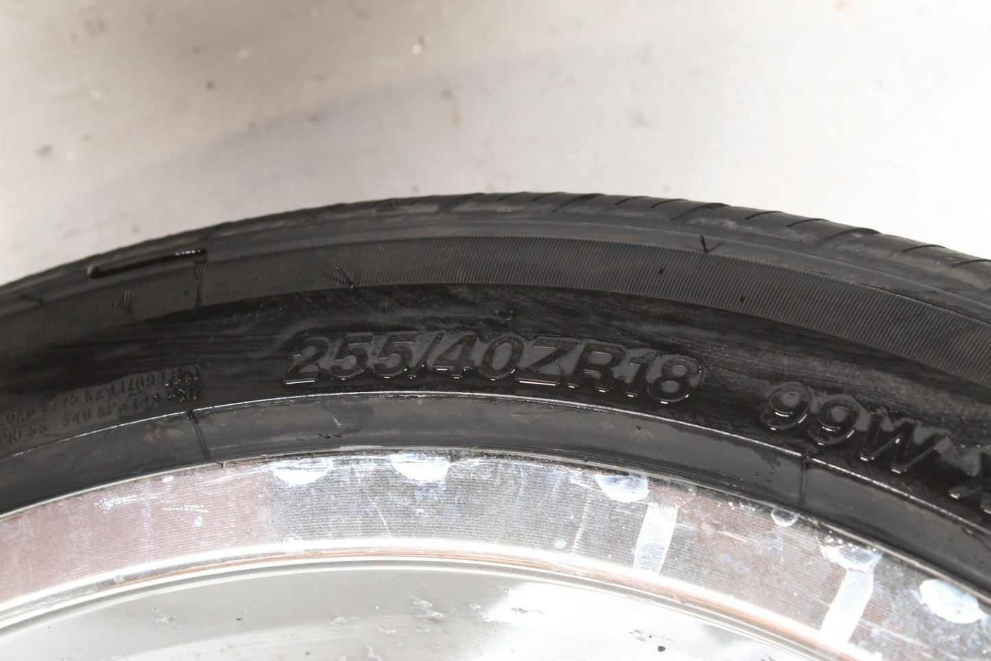 2002-2012 Mercedes-Benz SL500 R230 Wheel Rim w/ Tire 2304012802