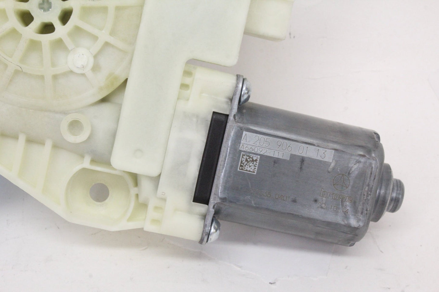 2015-2020 Mercedes-Benz C300 Front Right Window Regulator Motor 2059060113 OEM