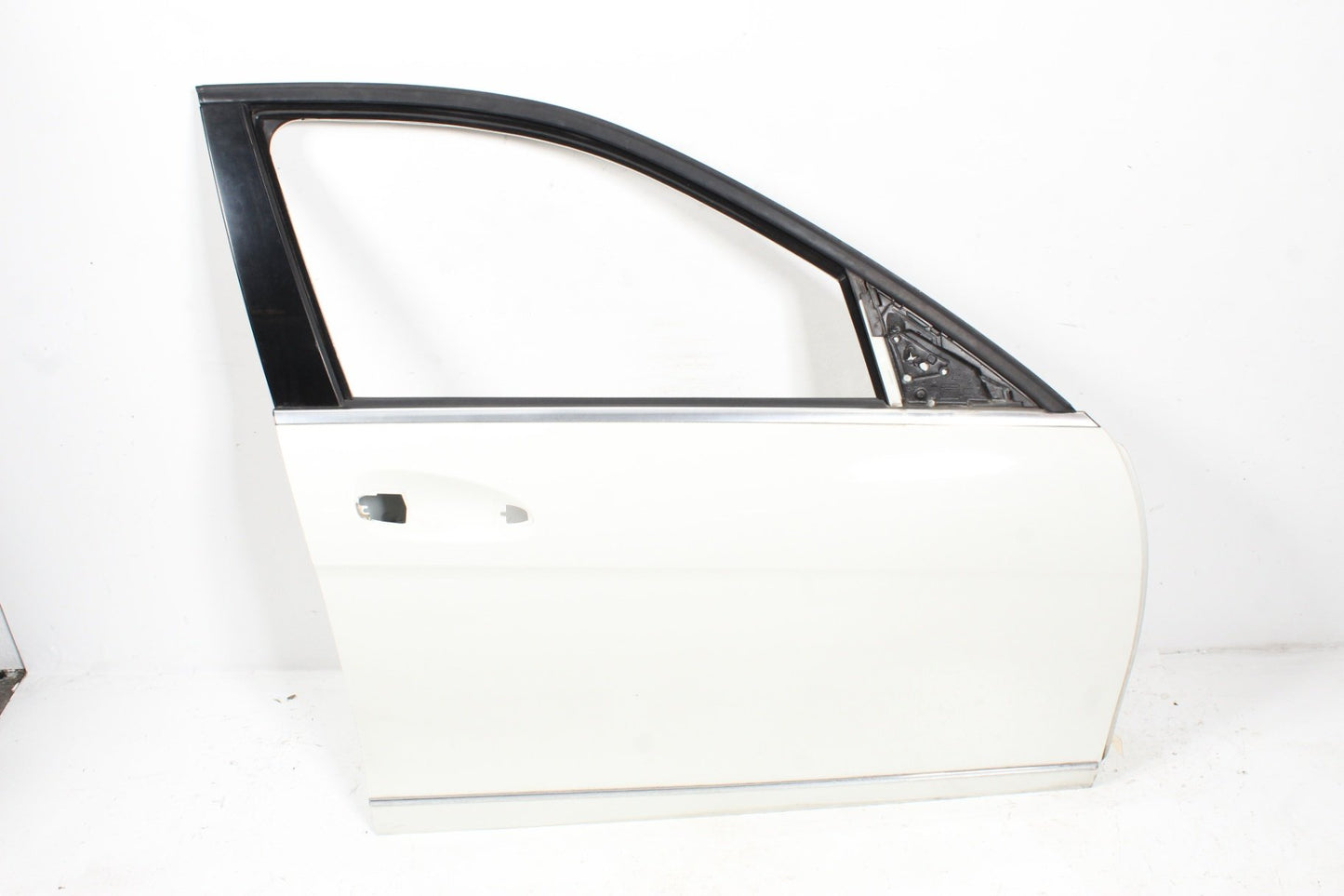 2008-2014 Mercedes-Benz C300 W204 Front Right  Door Shell 2047220210 OEM