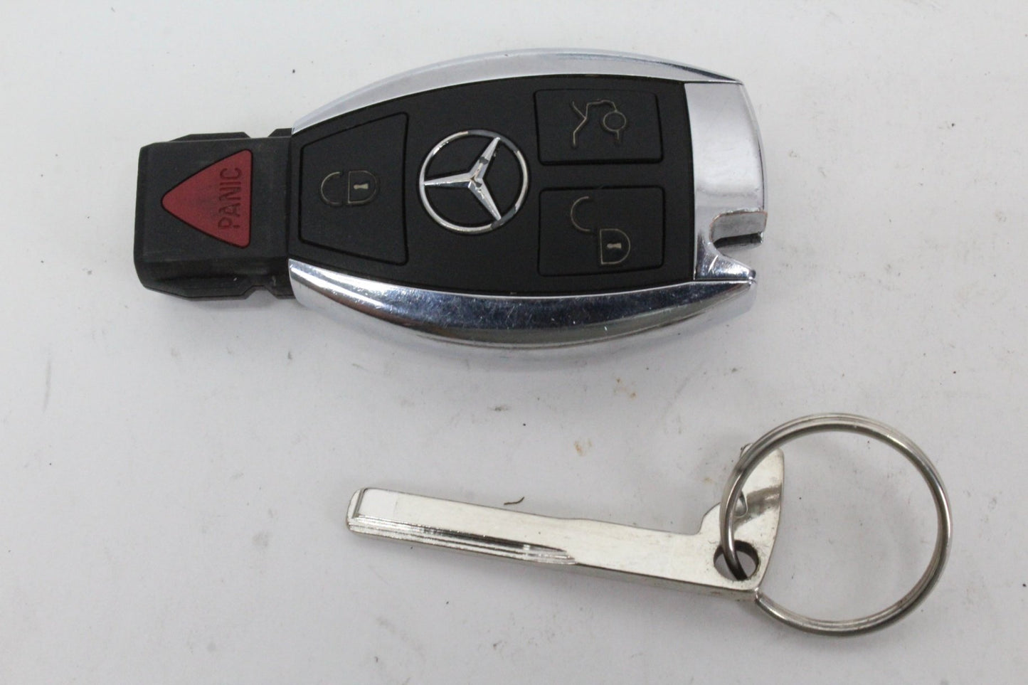 2008-2014 Mercedes-Benz C250 CDI W204 Ignition Switch Module w/ Key 2079052600