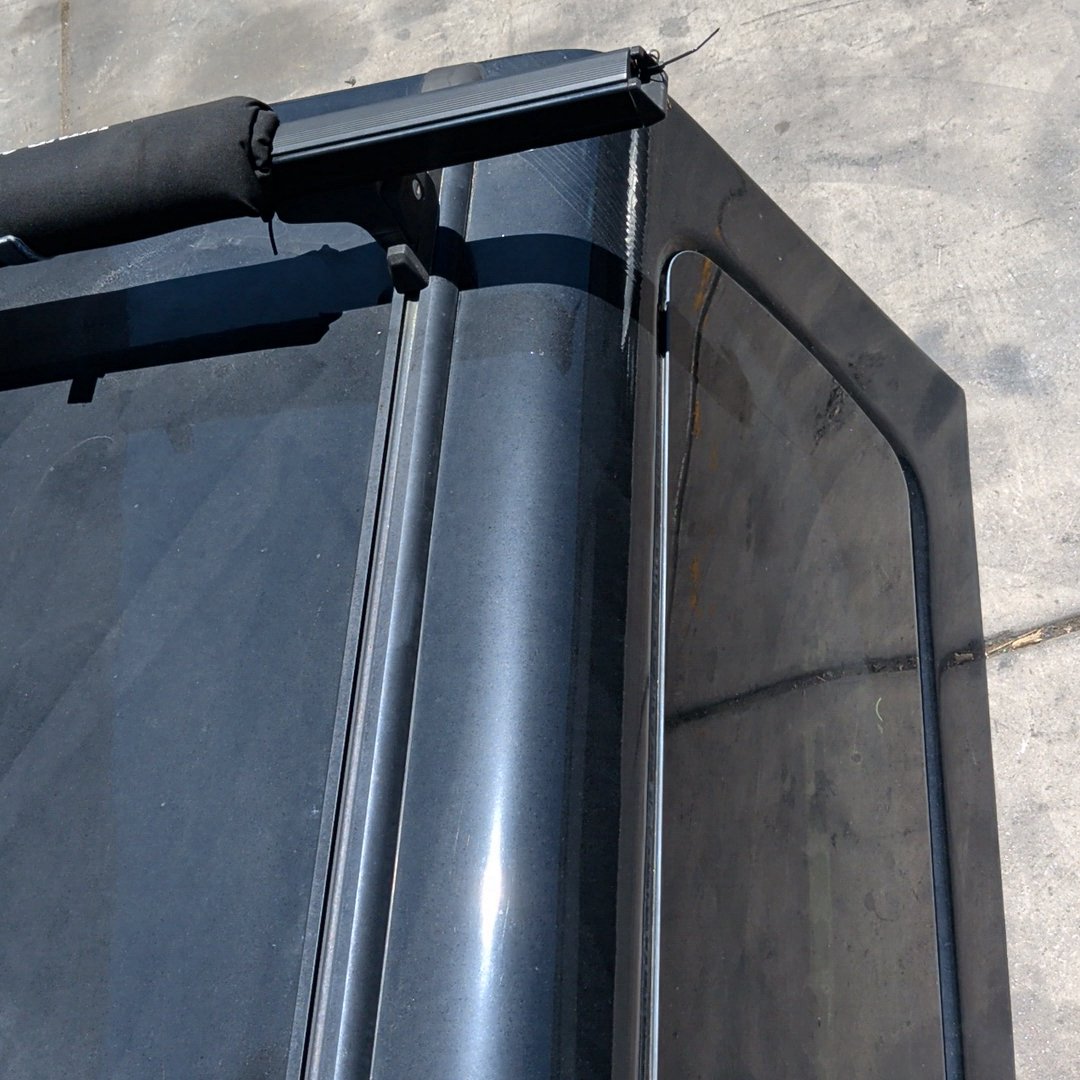 2014-2018 Chevrolet Silverado 1500 Truck Cap 5’8” Short Bed Black LEER 100XQ OEM