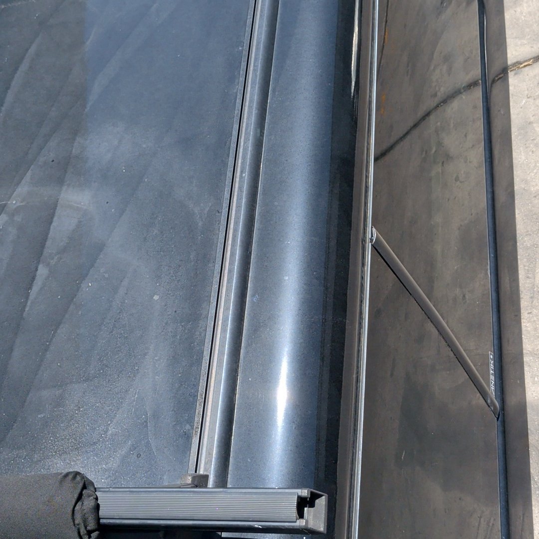 2014-2018 Chevrolet Silverado 1500 Truck Cap 5’8” Short Bed Black LEER 100XQ OEM
