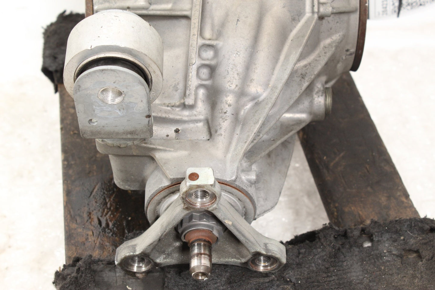 2015-2016 Mercedes-Benz C300 CDI AWD Rear Differential Diff Axle Carrier OEM