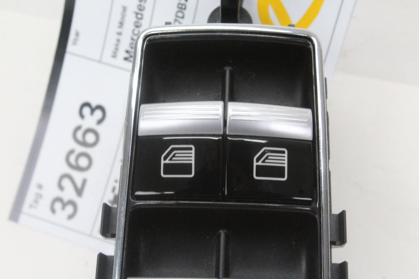 2010-2013 Mercedes-Benz S550 W221 Rear Left/Right Window Control Switch 22187094