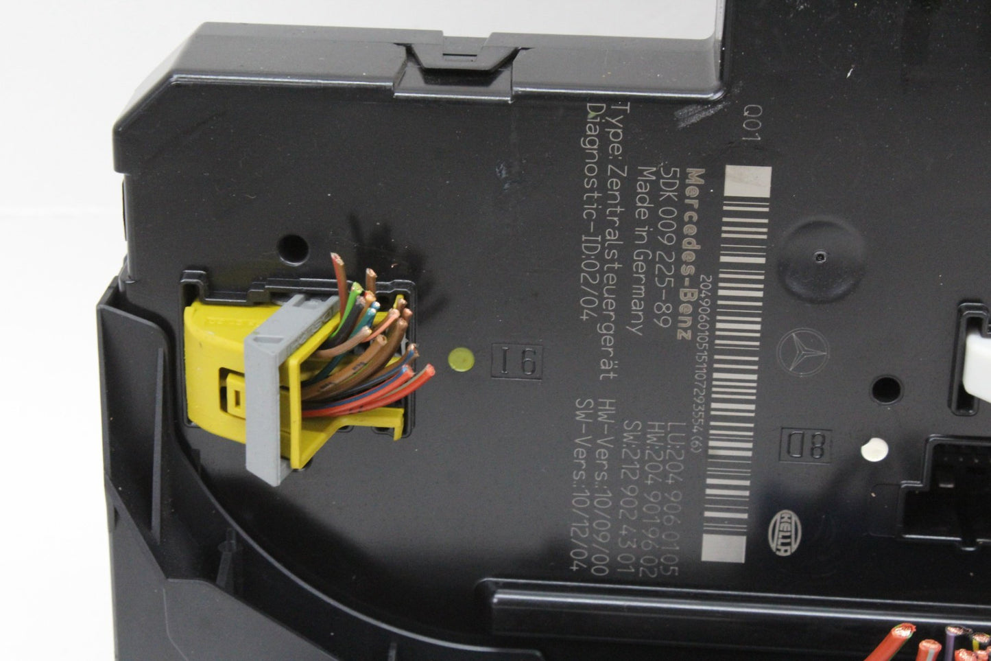 10-14 Mercedes-Benz C250 CDI W204 Rear Fuse Relay Box Module 2049060105