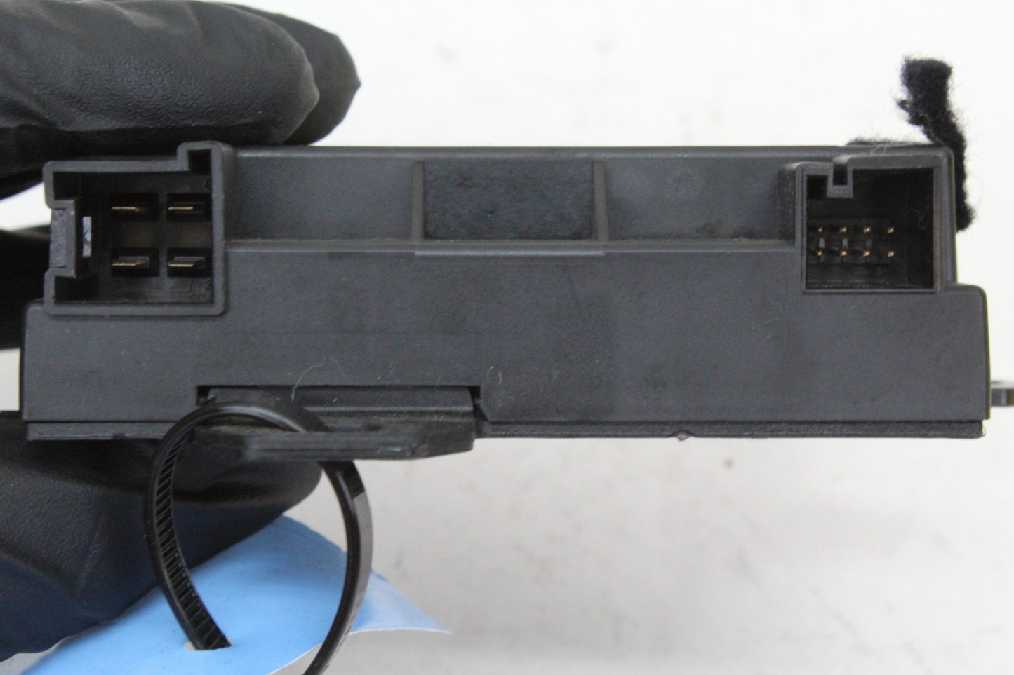 2006-2015 Mercedes C250 CDI W204 Fuel Pump Control Module 2129003408 Genuine