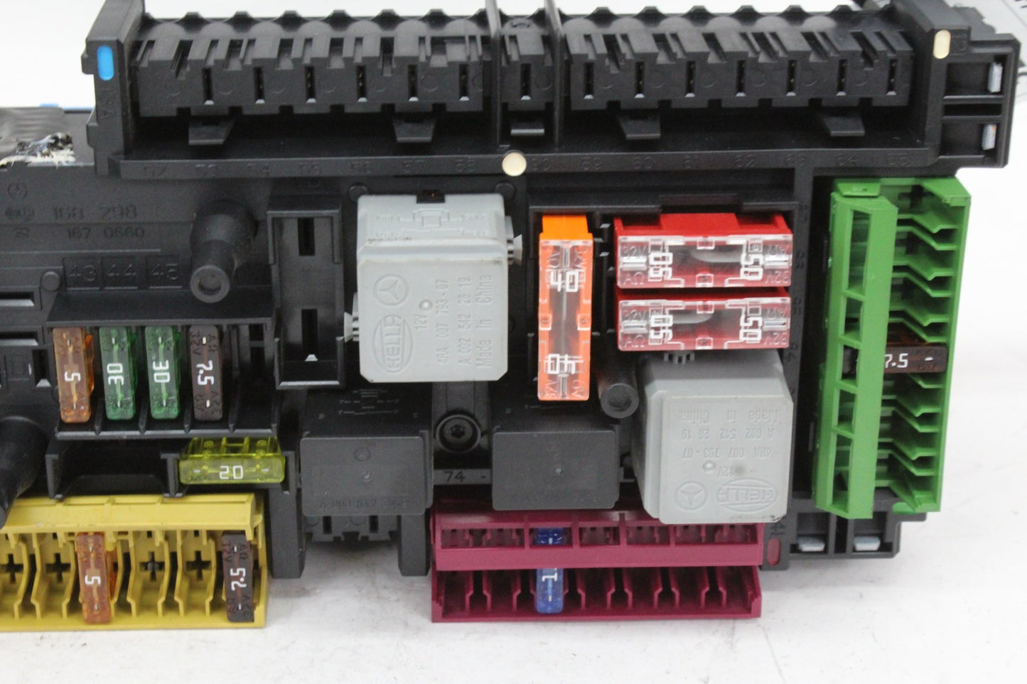 10-14 Mercedes-Benz C250 CDI W204 Rear Fuse Relay Box Module 2049060105