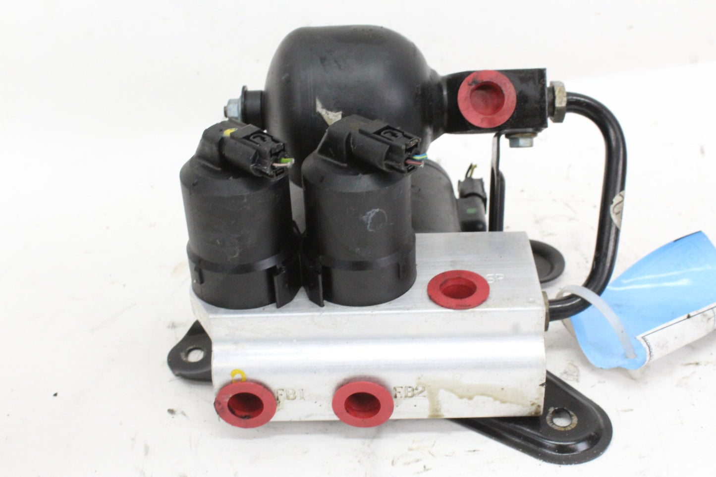 03-06 Mercedes S55 AMG W220 Front Hydraulic Suspension Valve Block 2203200358