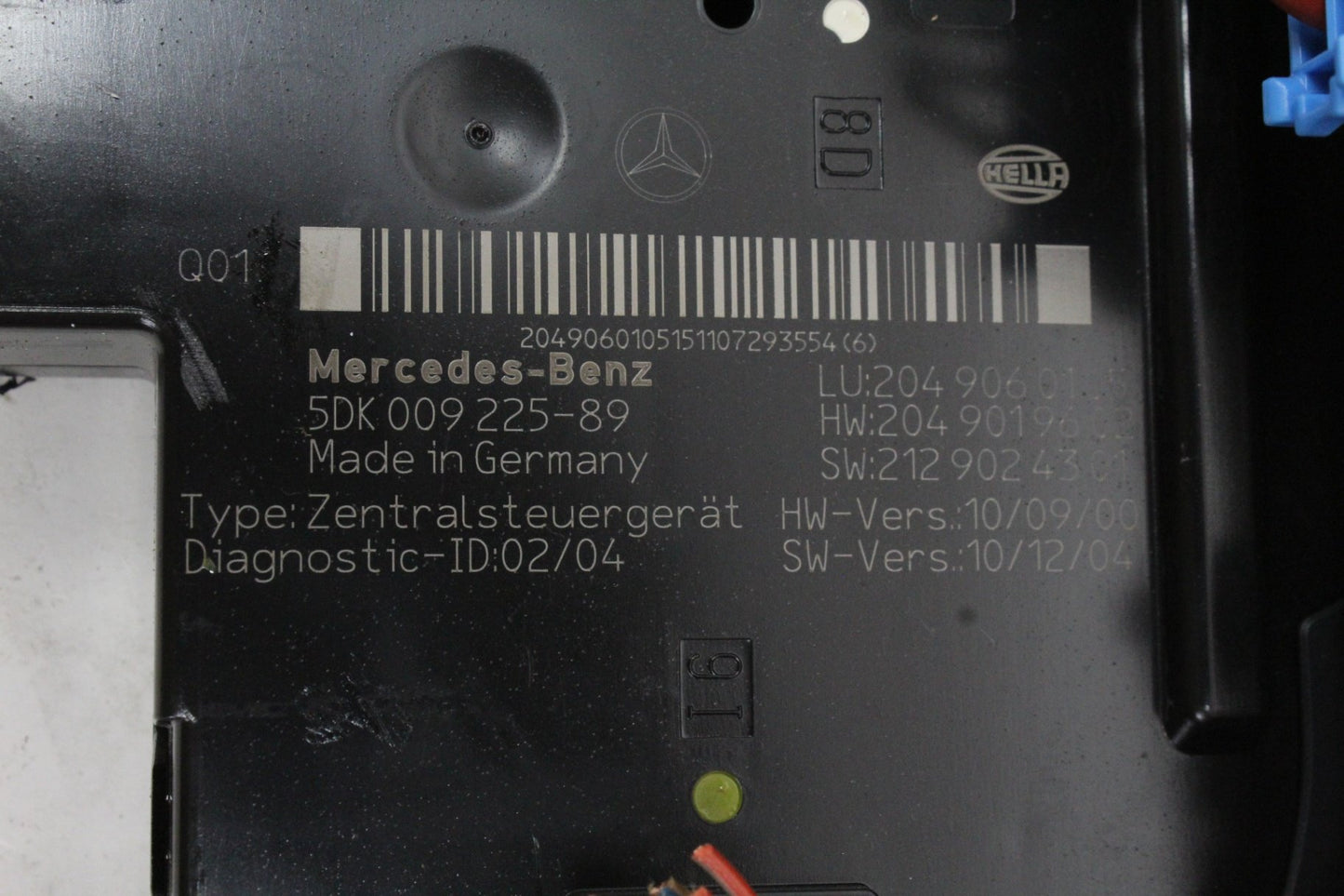 10-14 Mercedes-Benz C250 CDI W204 Rear Fuse Relay Box Module 2049060105